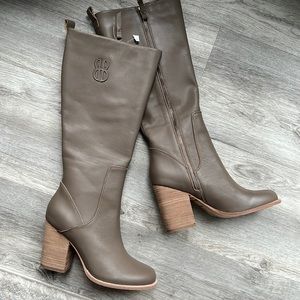 Brand new Bill Blass tall leather boots